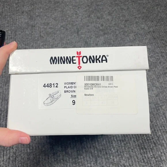 Minnetonka Women’s Chrissy Brown Plaid Suede slippers (2928) - Picture 7 of 7